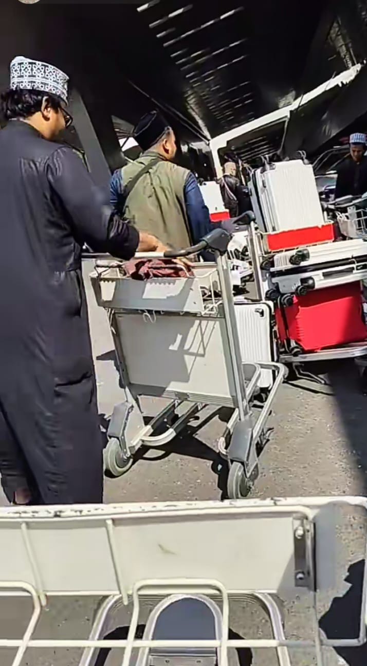 Foto tambahan 1 untuk Rombongan Umroh Temboro Tiba di Surabaya